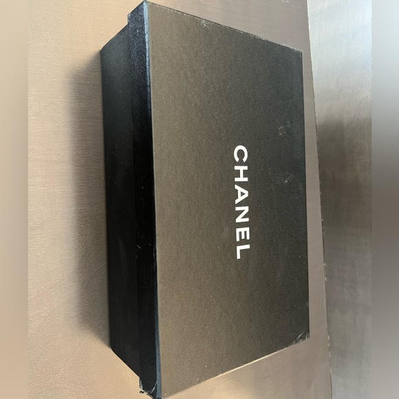 Chanel Patent Beige Espadrilles - Picture 5 of 5